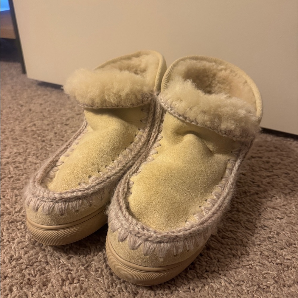 MOU Boots